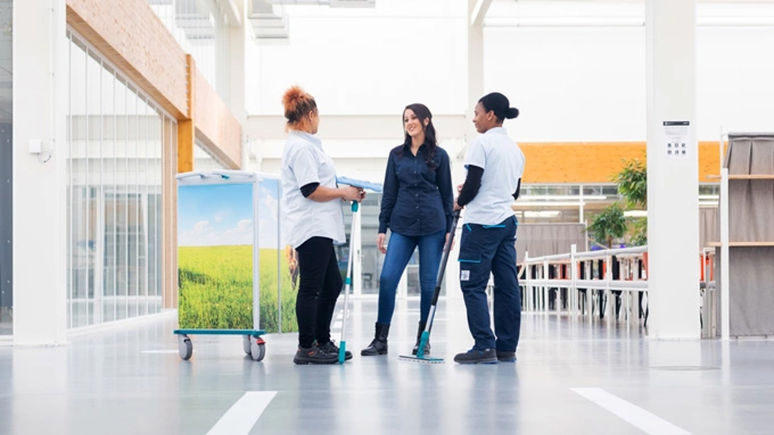 VCS 3 Dames Met Werkkar