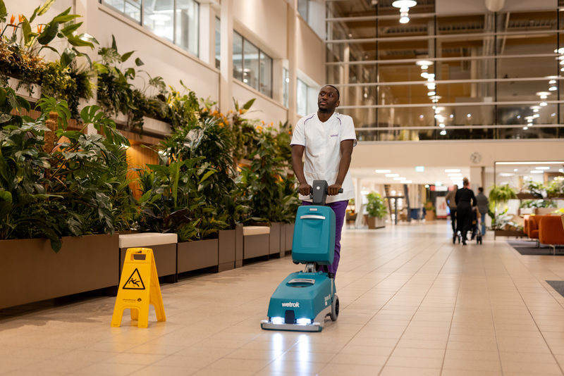 VZSNL Cleaning Hospital Floor